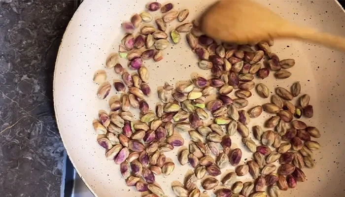 تفت دادن پسته