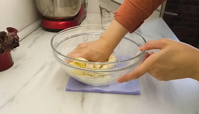 ورز دادن و استراحت خمیر
